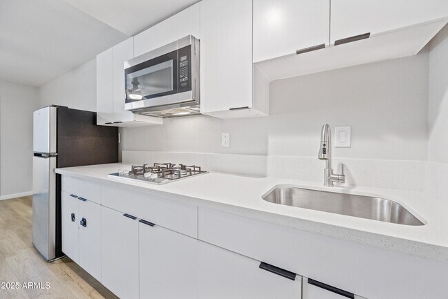 Building Photo - 3025 N 32nd St
