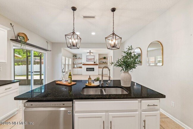 Building Photo - 3149 Silverado Cir