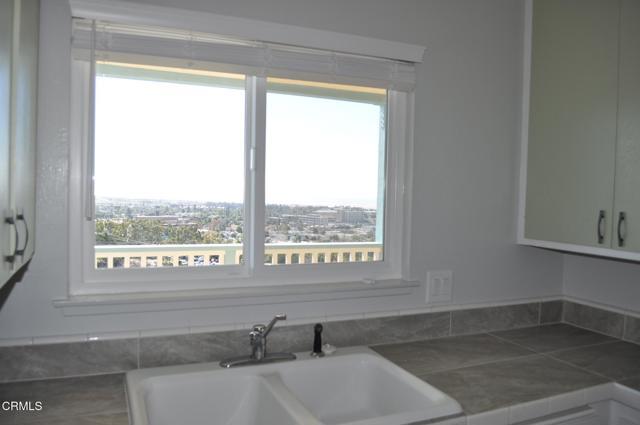 Building Photo - 3305 Hilltop Dr