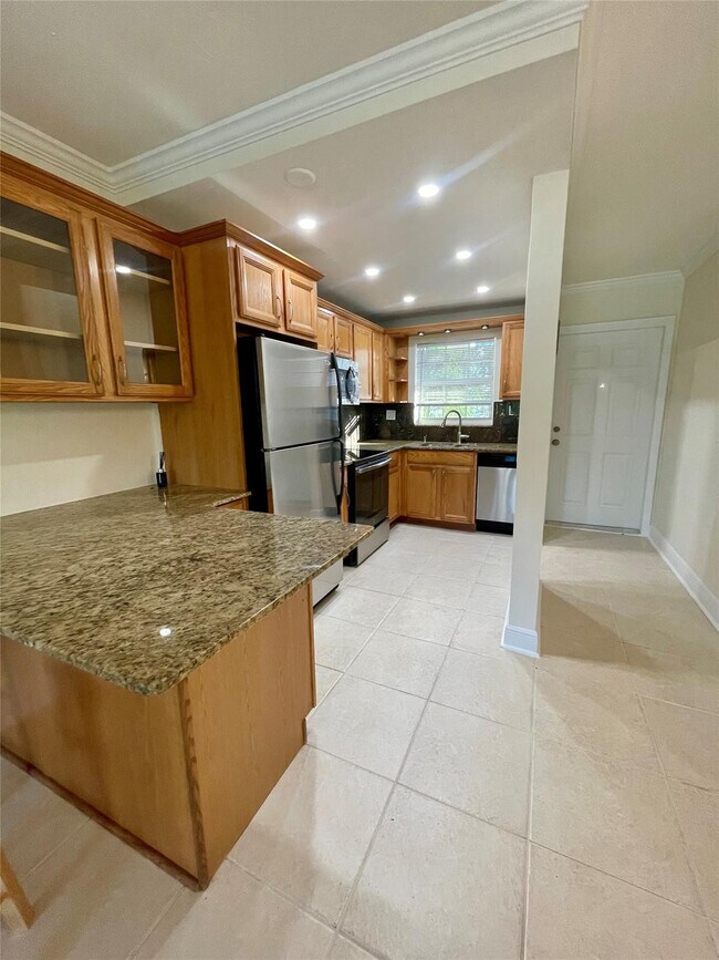 Building Photo - 2901 NE 51st St