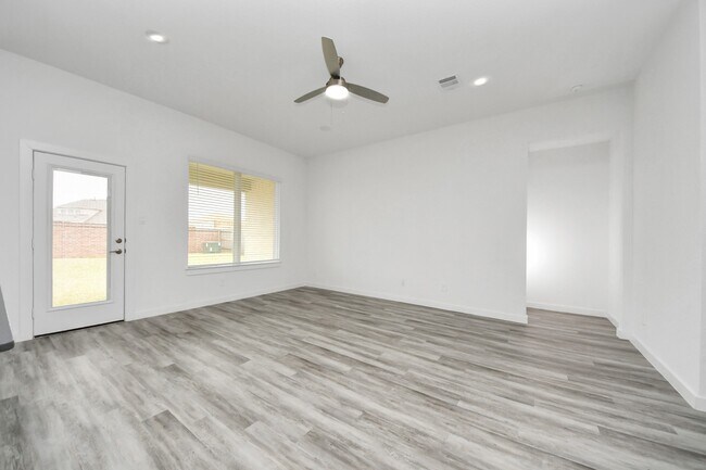 Building Photo - 3209 Anchor Grn Dr