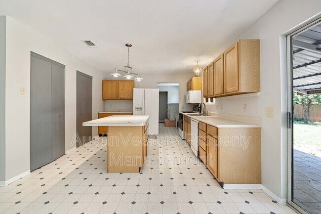 Building Photo - 2502 Cypress Ln