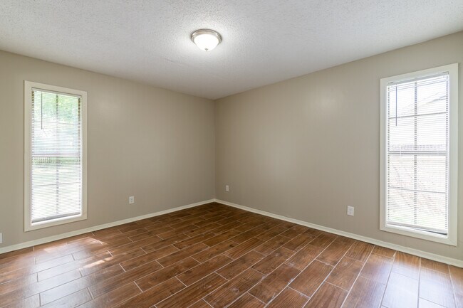 Building Photo - 3869 Winwood Dr