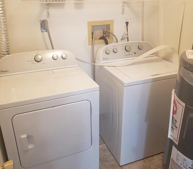 Building Photo - 2317 Highland Hill Dr