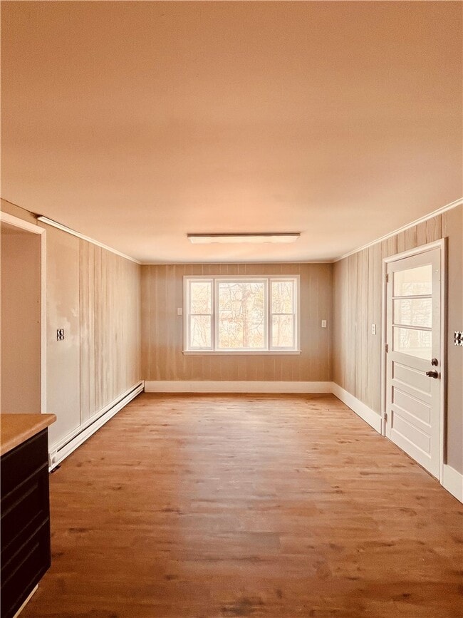 Building Photo - 114 E Main St