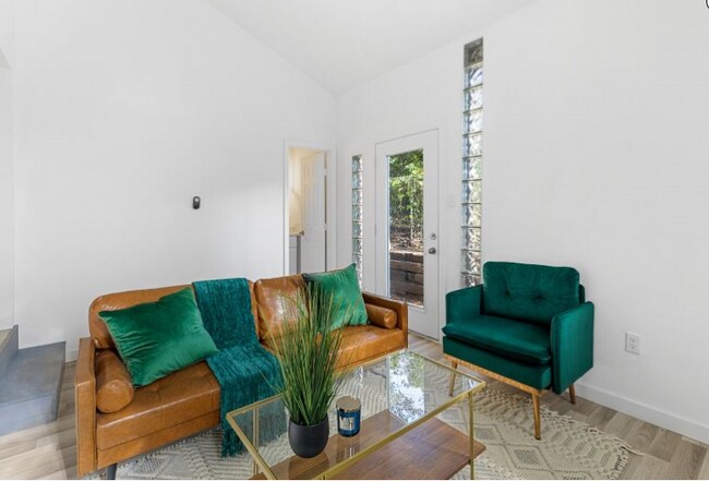 Building Photo - 626 N Hampton Rd