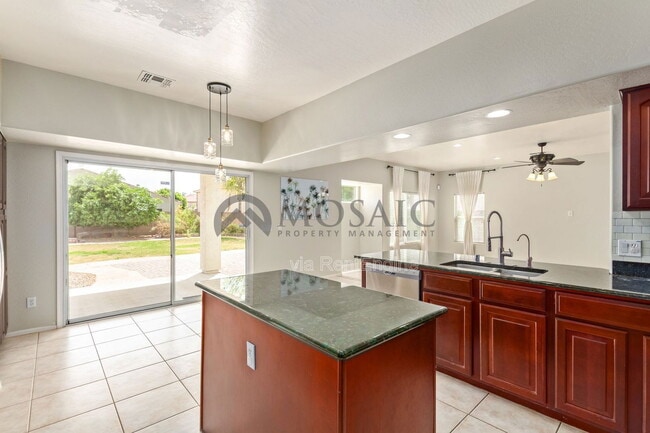 Building Photo - 883 E Powell Way