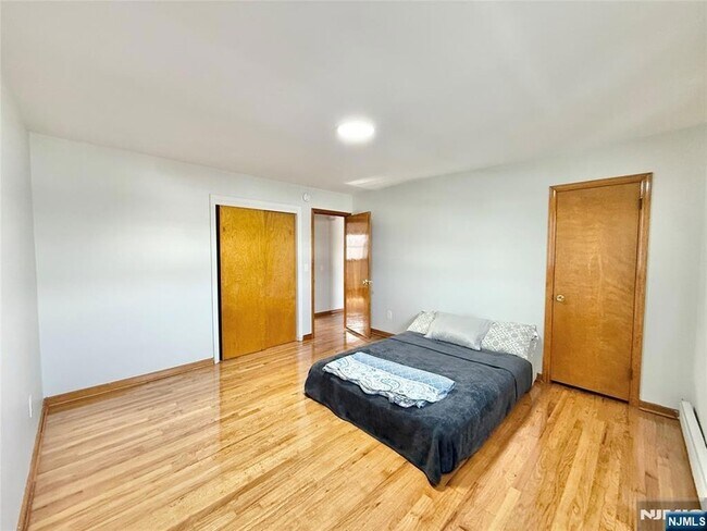 Building Photo - 30 Cottage Pl