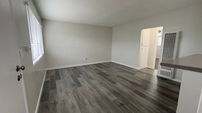 Building Photo - MOVE IN SPECIAL*$500 OFF 2ND MONTHS RENT*SPACIOUS 2 BEDROOM 1 BATH UPSTAIRS WITH 1 SHARED PARKING...