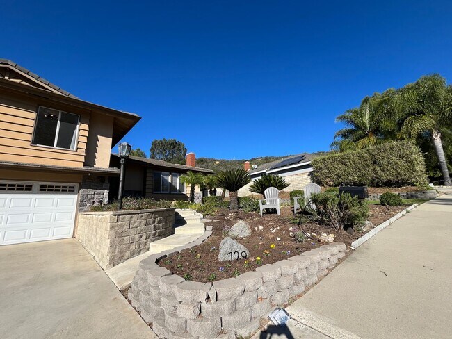 Building Photo - MOUNTAIN VIEWS!! Newbury Park 4+2.5 w/family rm, 2 fireplaces, cul-de-sac!