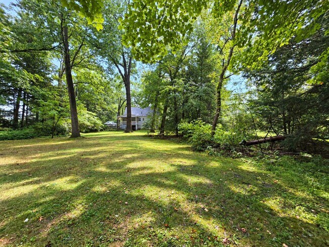 Building Photo - 629 Granby Rd