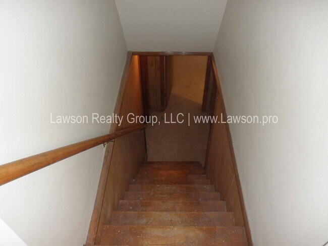 Building Photo - Conveniently Located, Spacious Salem Home