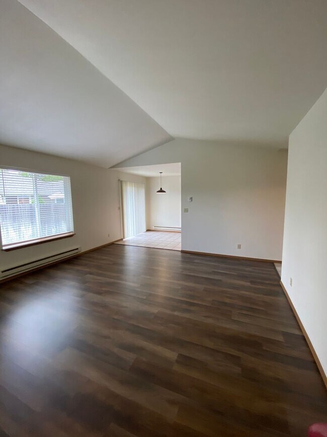 Building Photo - Canfield Court Condo (APP#170)