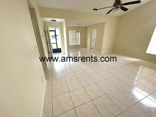 Building Photo - Spacious 3 bedroom 2 bath in Kissimmee