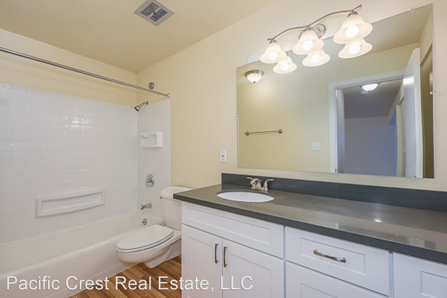 Building Photo - 1000 E Aloha St