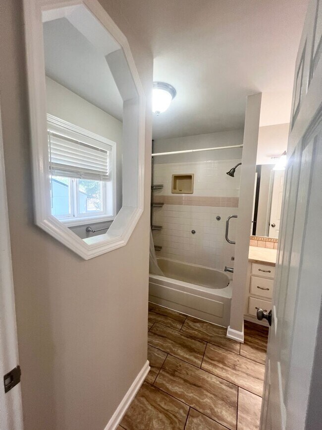 Building Photo - Suncrest Rental – Stunning 4-Bedroom Home Near Long Lake