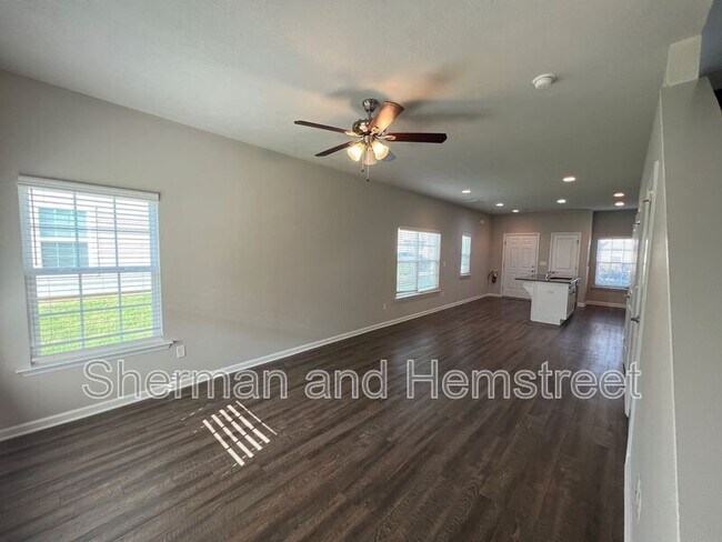 Building Photo - 660 Dobhill Ln