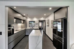 Building Photo - 530 NW 39th St