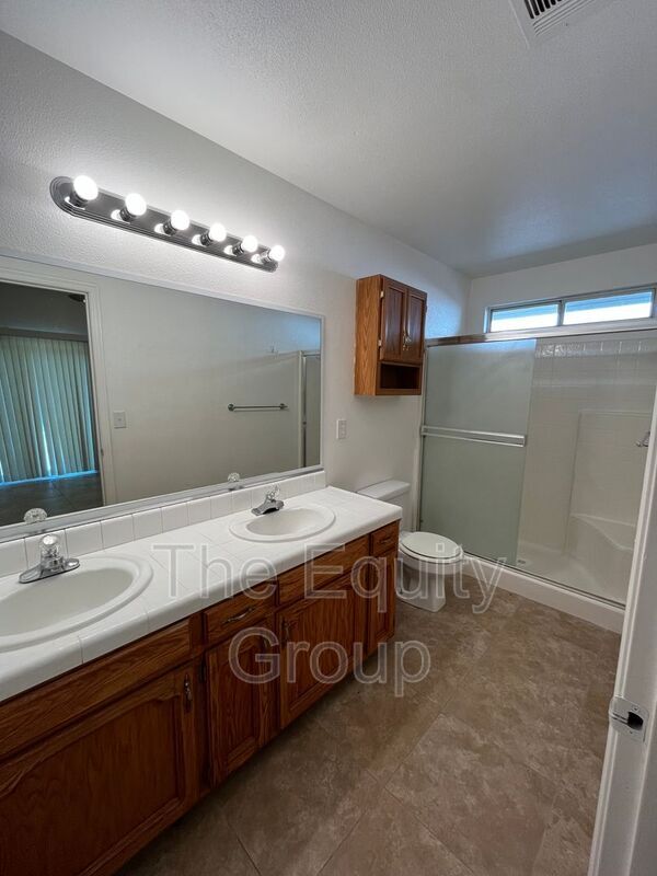 Building Photo - 3510 E Roosevelt Ave