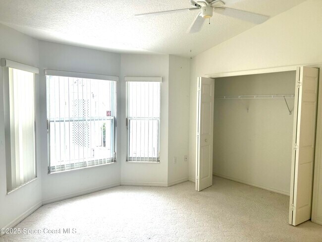 Building Photo - 729 Kenwood Cir