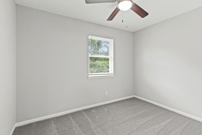 Building Photo - Summer Special! Updated 3BR Townhome with Basement + $250 Off First Month’s Rent