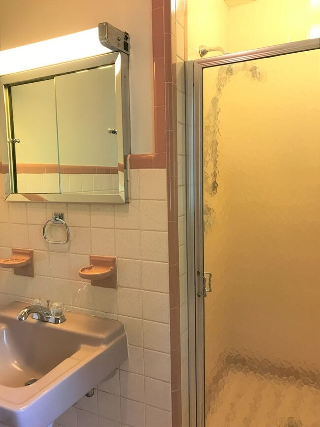 Building Photo - Everything you’ve been dreaming of is here...