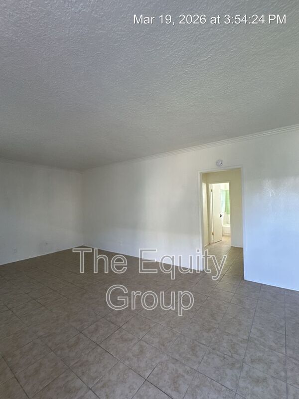 Building Photo - 570 S Richmond Ave