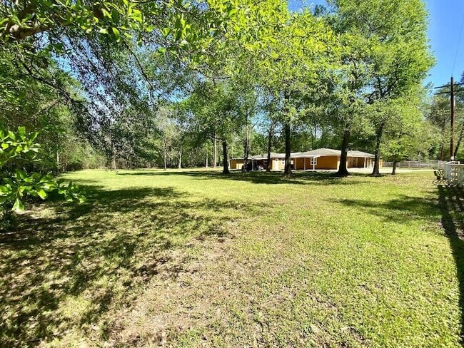 Building Photo - 10451 N Essex Dr