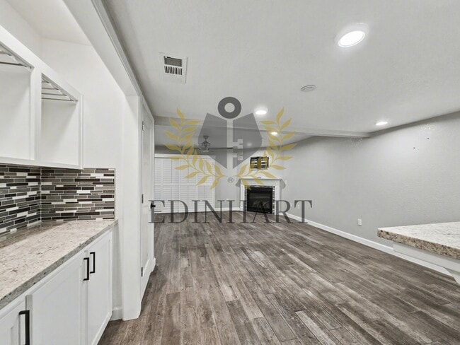 Building Photo - 4885 N Backer Ave