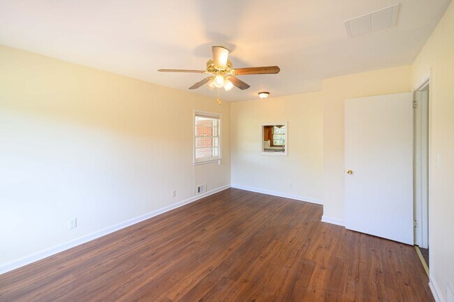 Building Photo - Updated 3BR Home with Fenced Yard on Quiet Street in Lake City