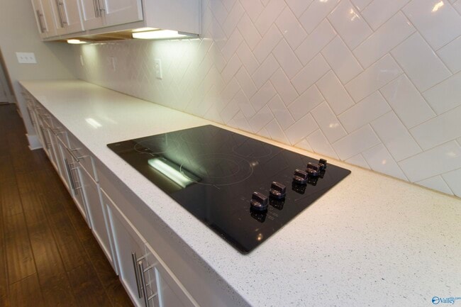 Building Photo - 2121 S Meadows Dr