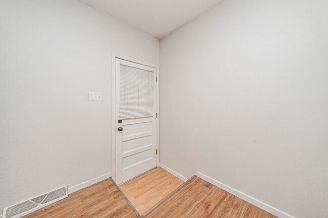 Building Photo - 1107 S Jackson St