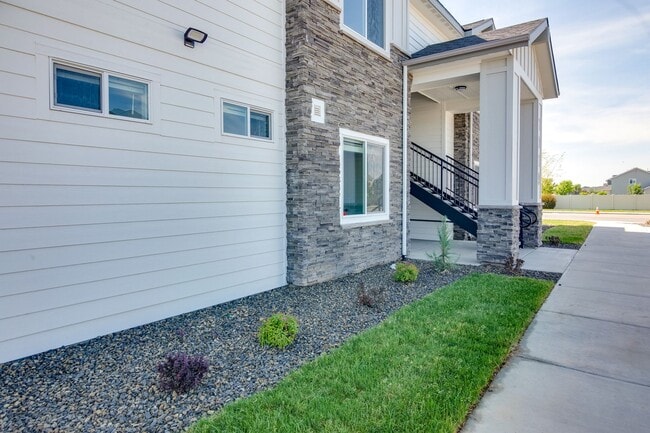 Building Photo - 2 Bedroom Apartments in Caldwell With Style, Convenience & Comfort!