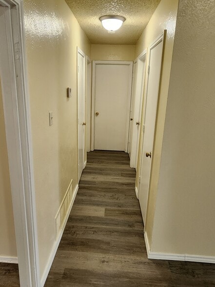 Building Photo - 911 Wellridge Dr