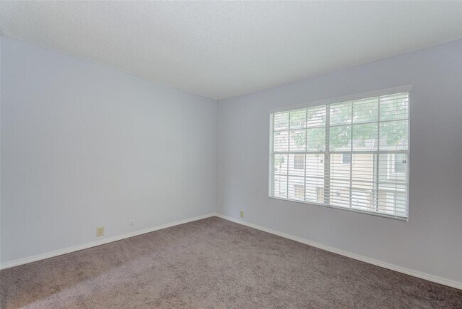 Building Photo - 8102 Amelia Rd