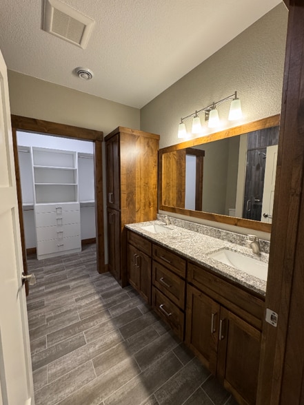 Building Photo - 11593 Forestview Dr S