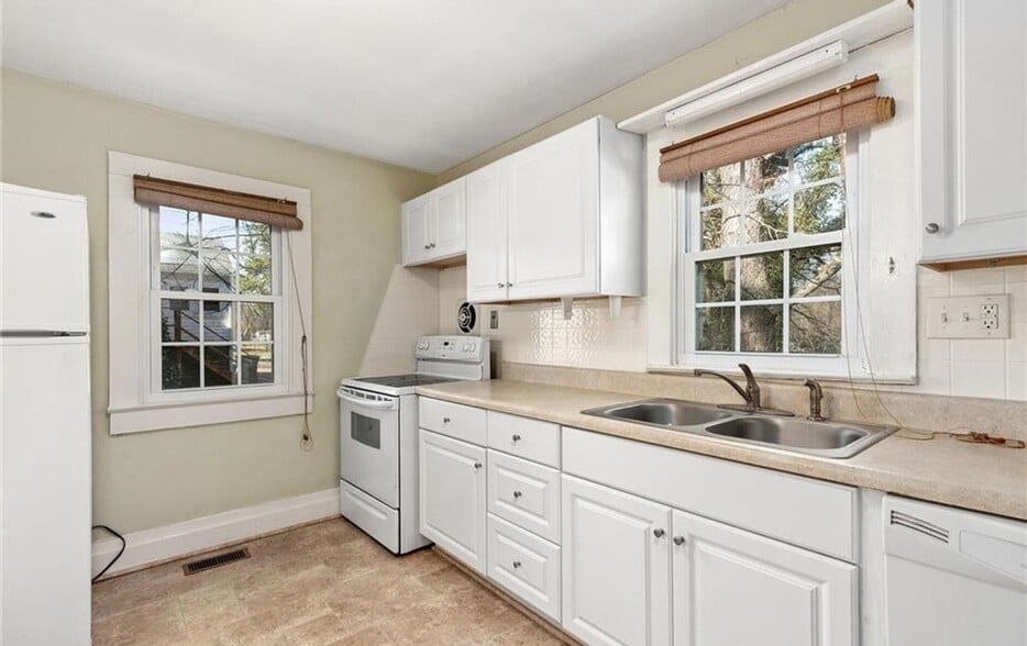 Building Photo - 3255 Arlington Dr