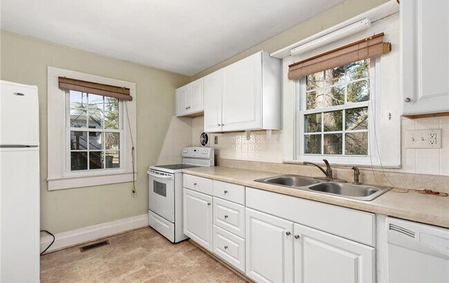 Building Photo - Amazing 2 bedroom 1 bathroom for rent!