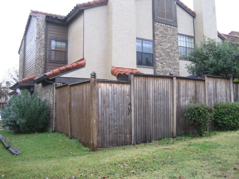 Building Photo - 4279 Madera Rd