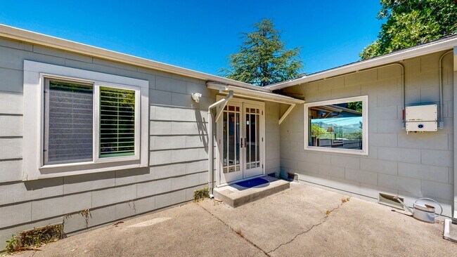 Building Photo - 4560 Sullivan Ct