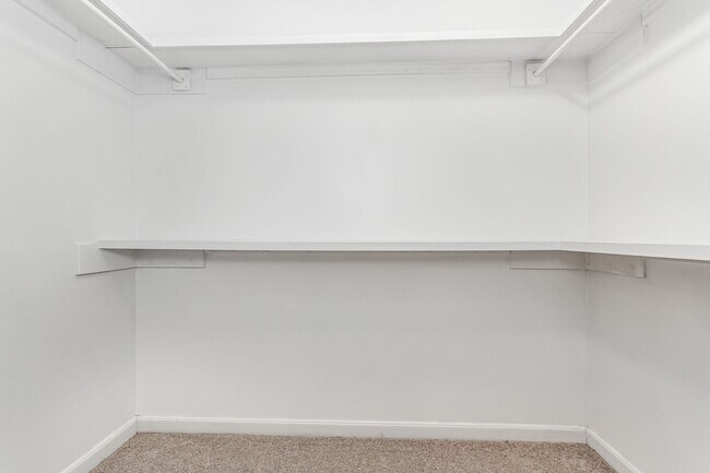 Building Photo - 2 Bedroom, 2 Bath Apartment in Munger Place!