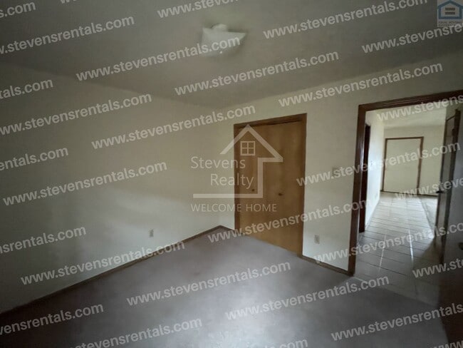 Building Photo - 1912 SW D Ave