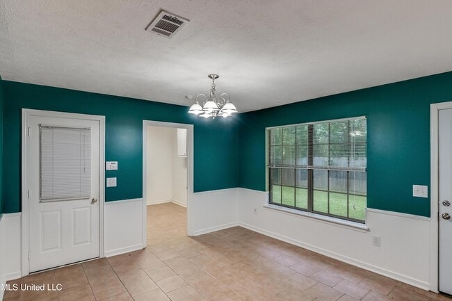 Building Photo - 201 Shadow Cove