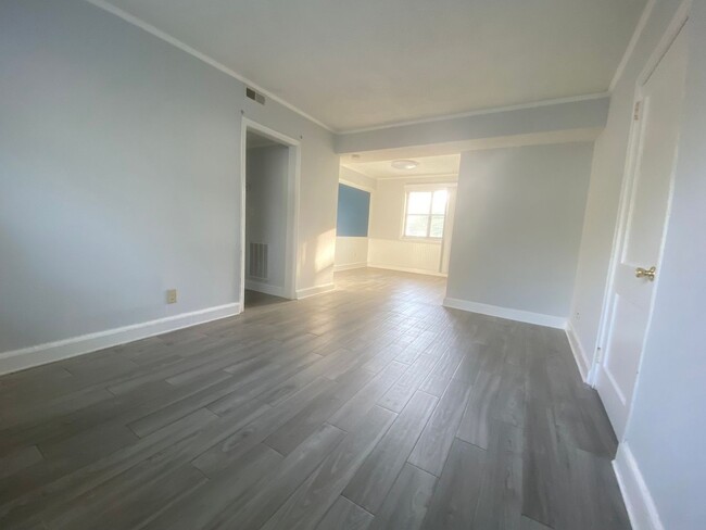 Building Photo - AVAILABLE NOW!! Low Maintenance Living in ...