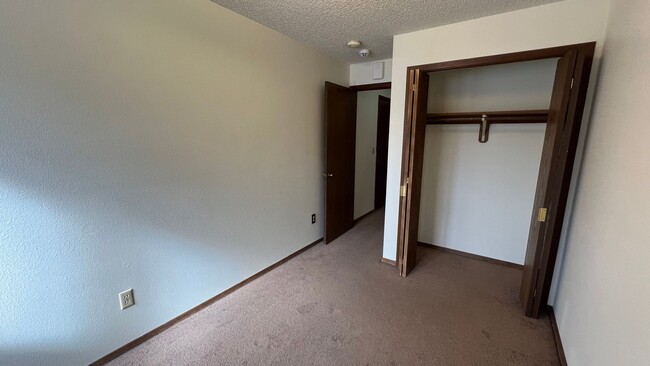 Building Photo - Cozy round floor 1 bedroom with private wa...