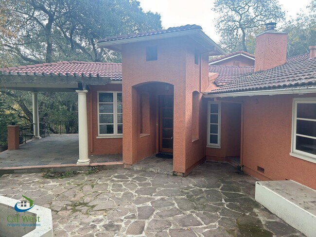 Building Photo - $4,595 - Large Gorgeous 3/2 Tri-Level Home with Beautiful Views in Gilroy near Wineries