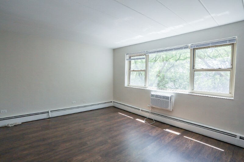 Building Photo - 7301 N Ridge Blvd