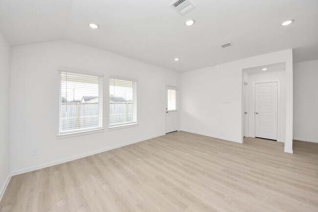 Building Photo - 342 Amy St