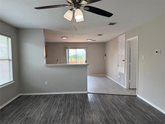 Building Photo - 817 Live Oak Dr
