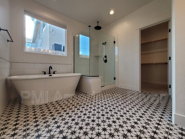 Building Photo - 12773 Tower Beach Way